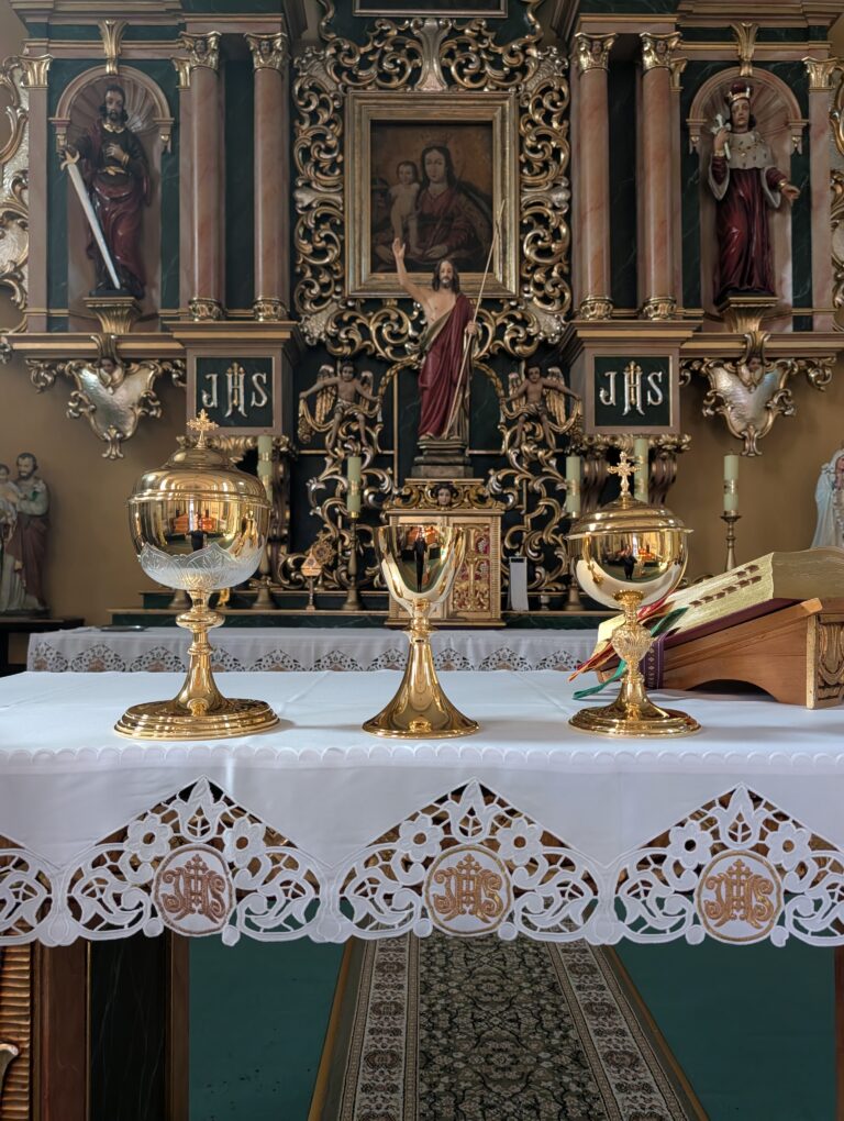 Pięknie odrestaurowane naczynia liturgiczne dzięki anonimowym darczyńcom